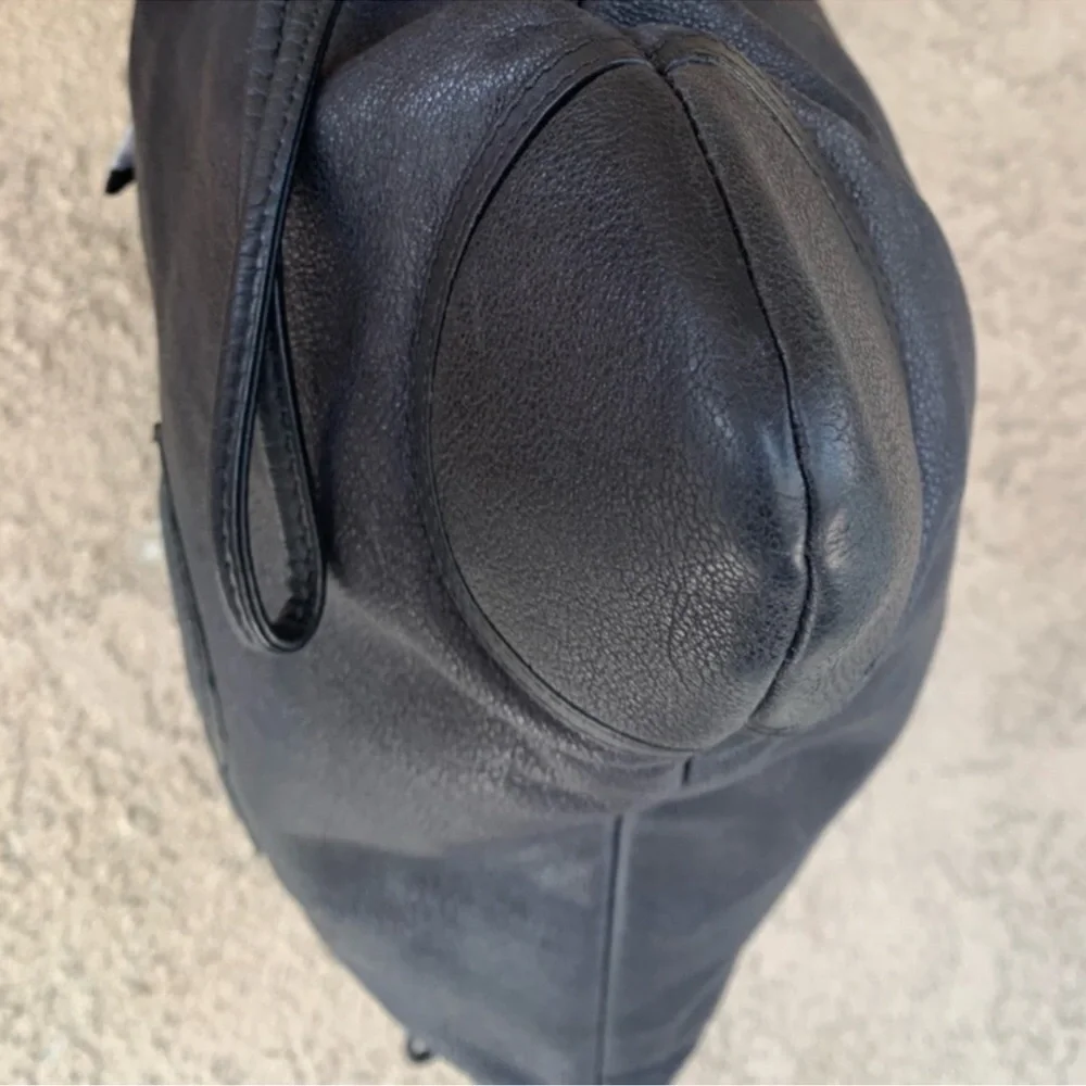 LARGE CHANEL LEATHER TOTE HOBO - Picture 12 of 13